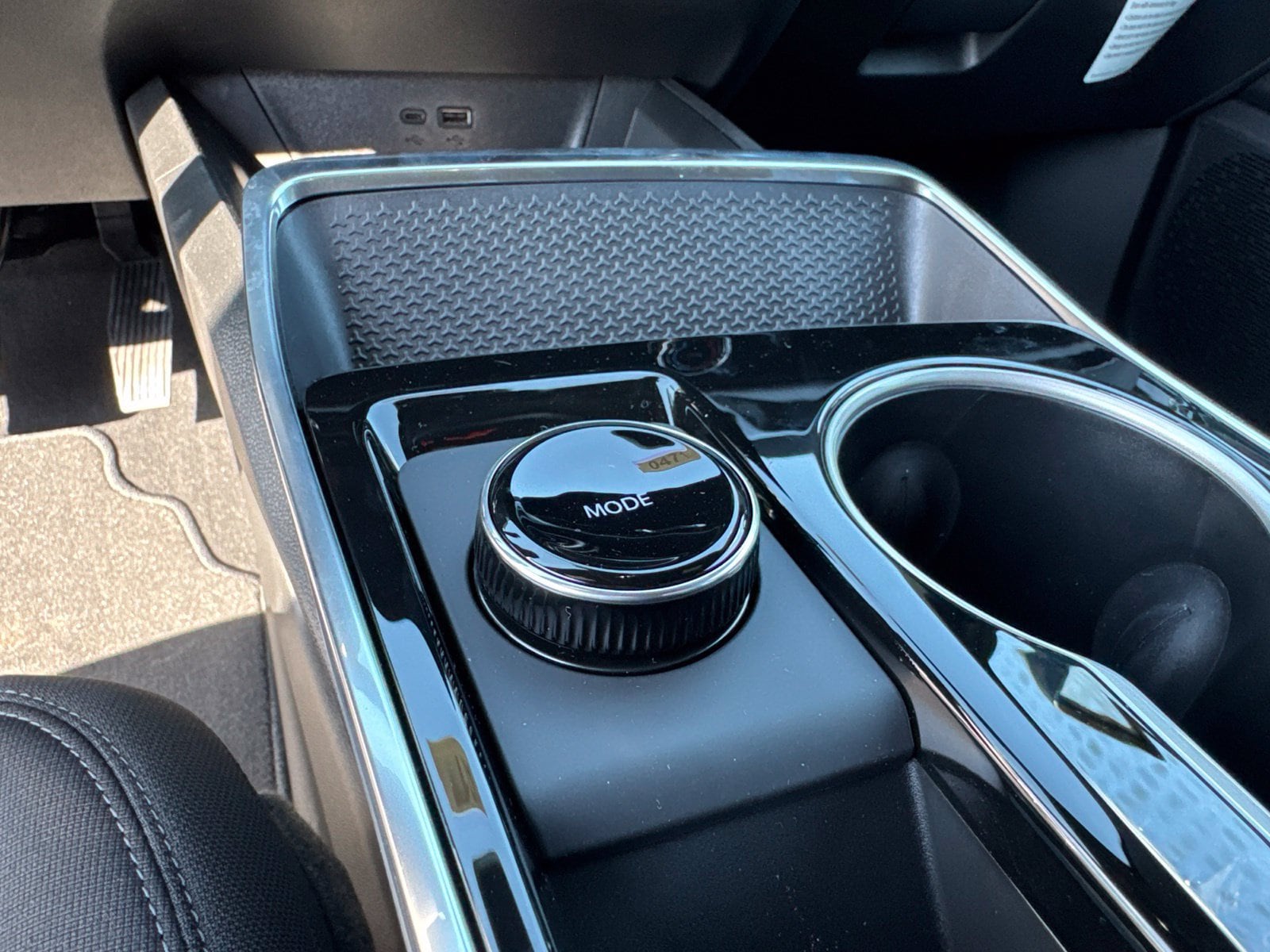 2027 Chevrolet Equinox LT - Photo 23