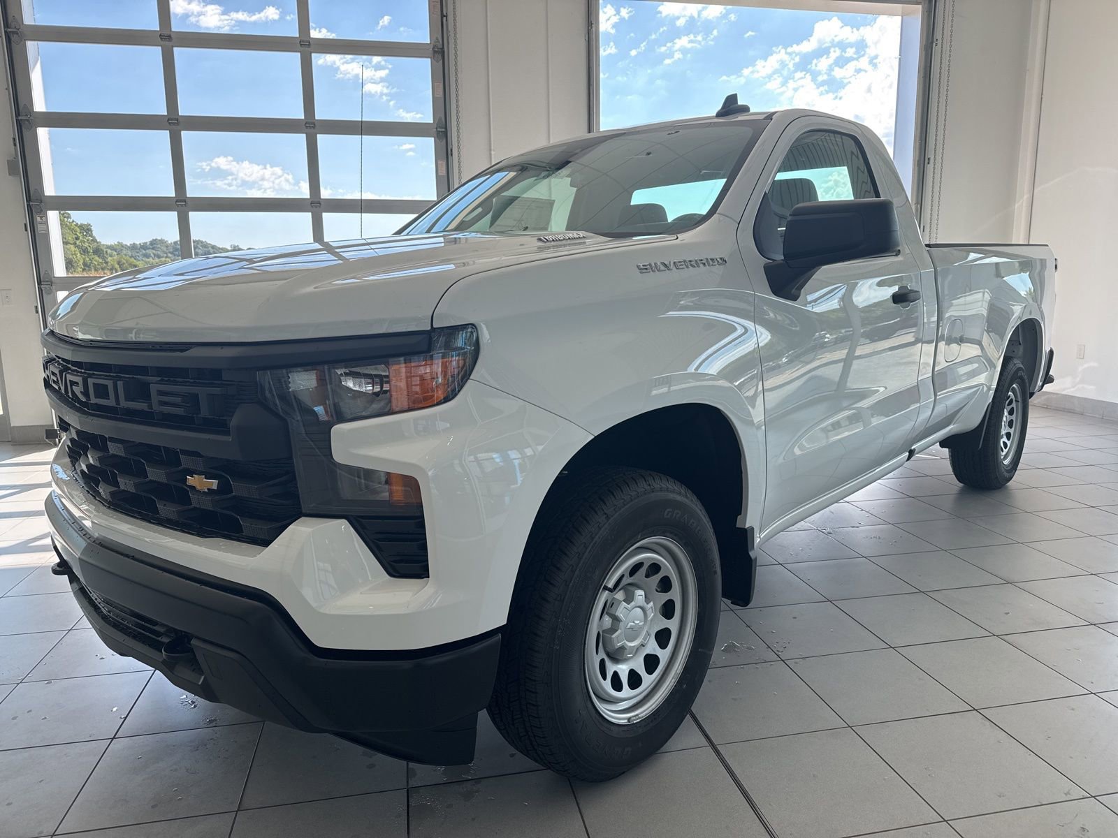 2025 Chevrolet Silverado 1500 photo 3