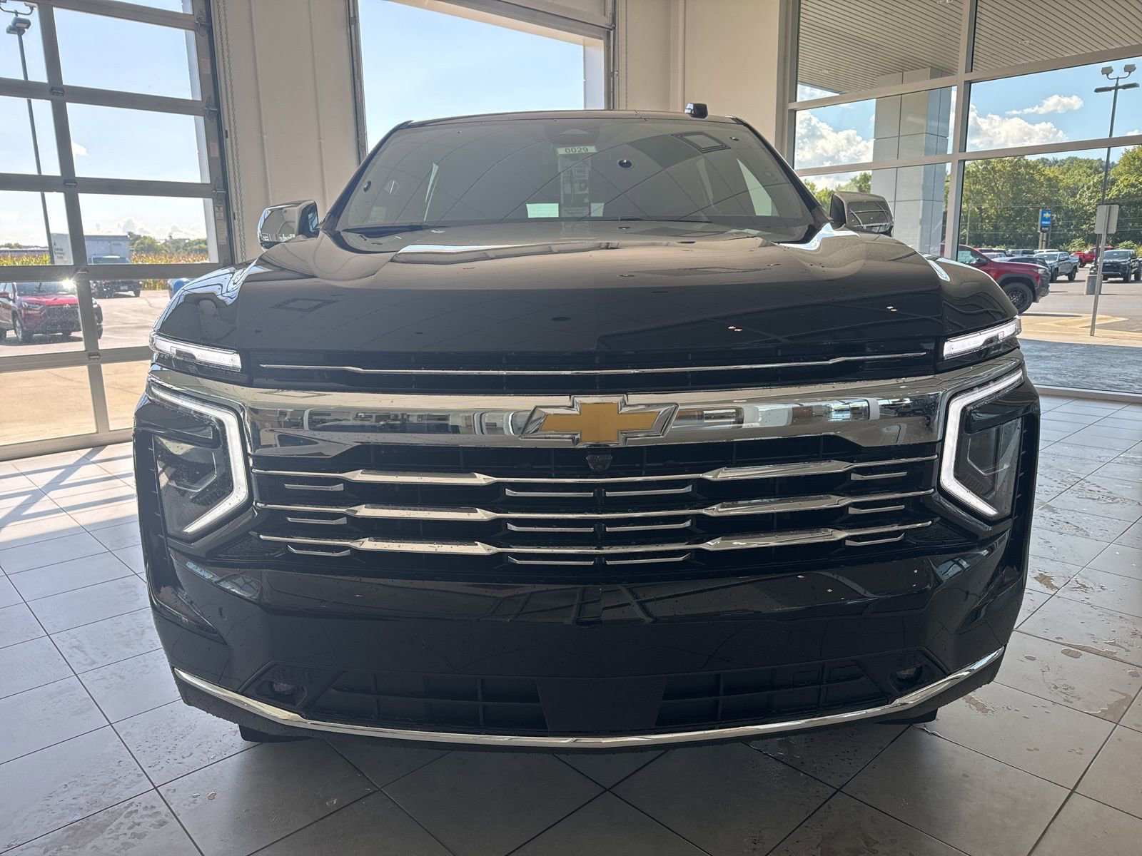 2025 Chevrolet Suburban Premier photo 2