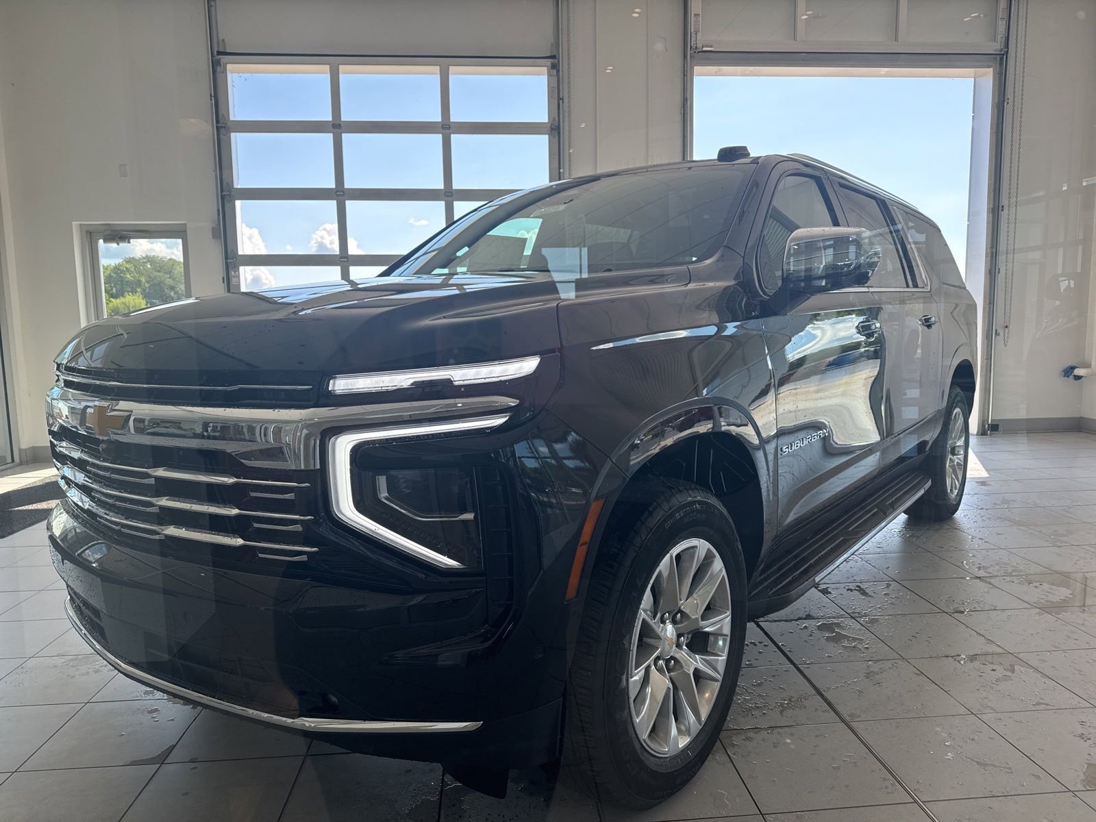 2025 Chevrolet Suburban Premier photo 3