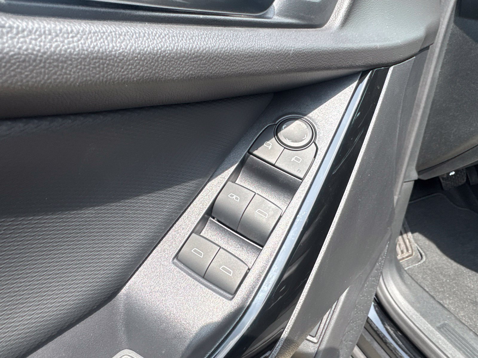 2027 Chevrolet Equinox LT - Photo 15