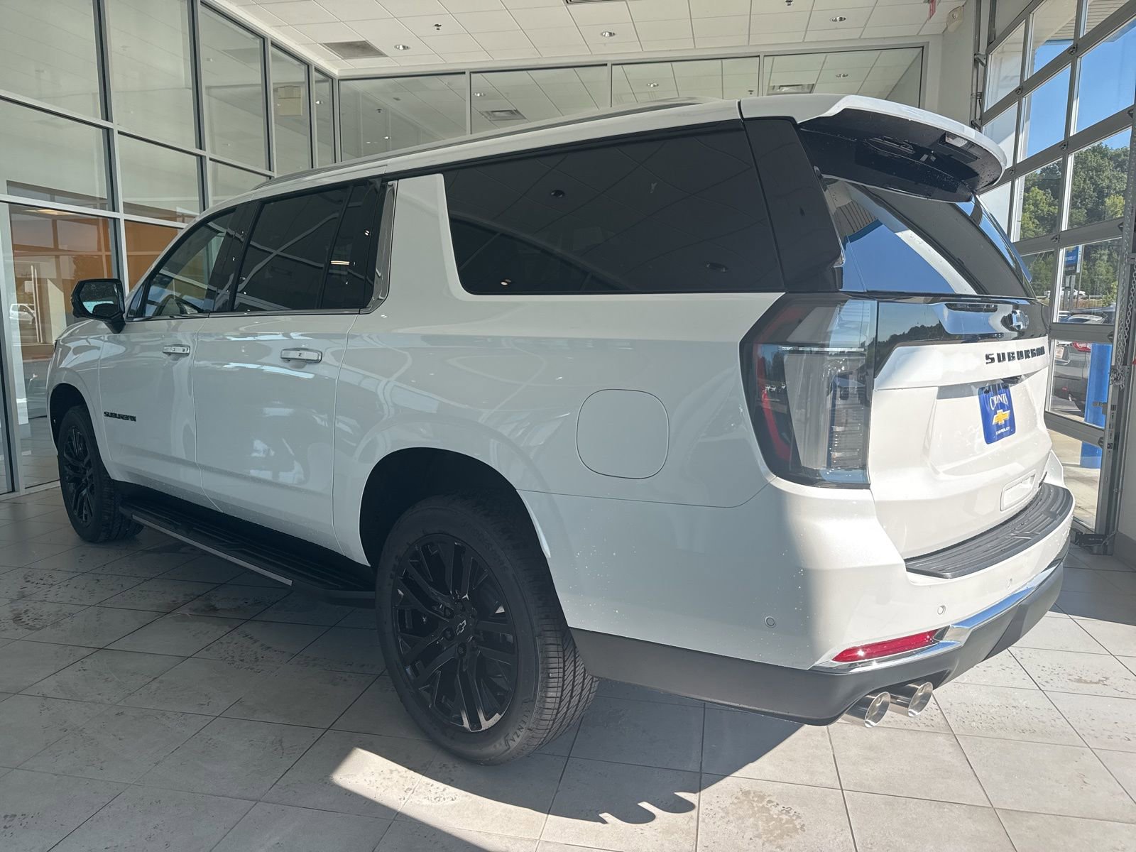 2025 Chevrolet Suburban Premier photo 3