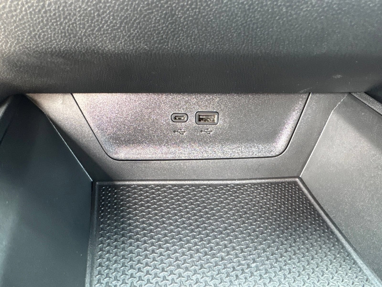 2027 Chevrolet Equinox LT - Photo 23