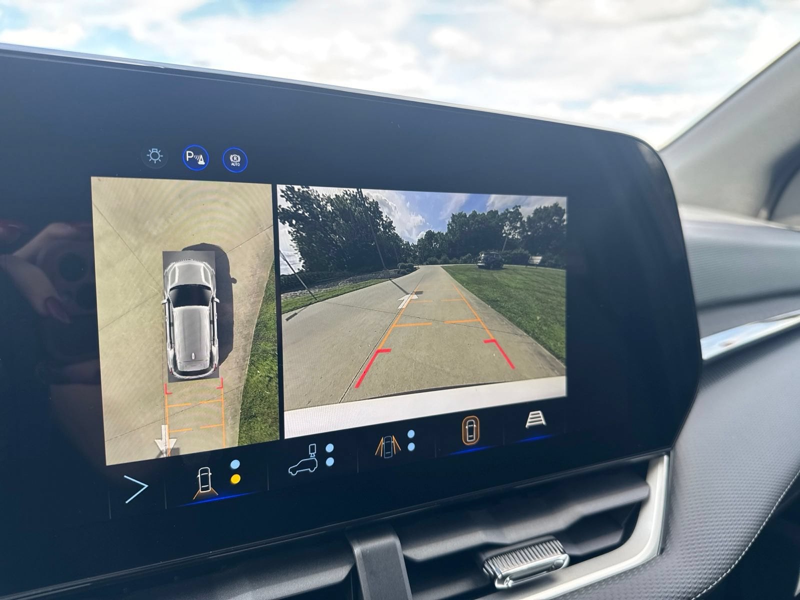2027 Chevrolet Equinox LT - Photo 28