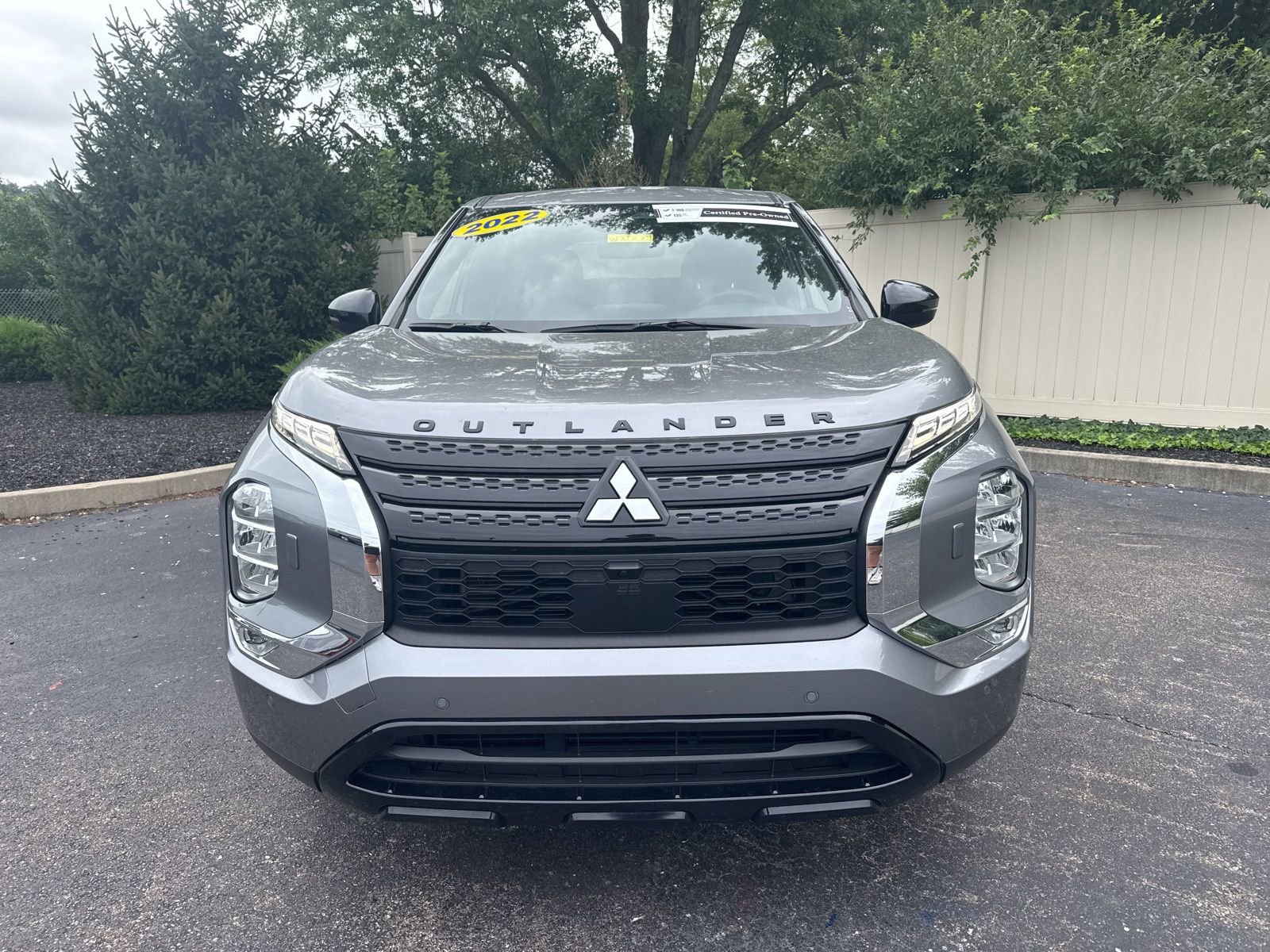 2022 Mitsubishi Outlander SE photo 2