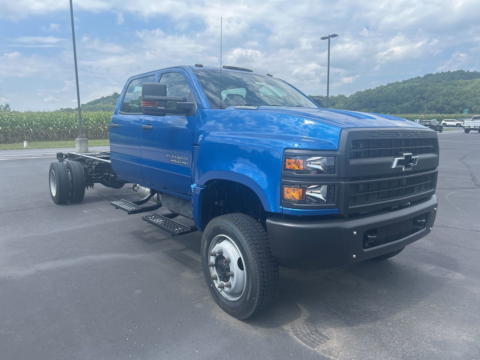 2024 Chevrolet Silverado 6500HD Work Truck photo 3