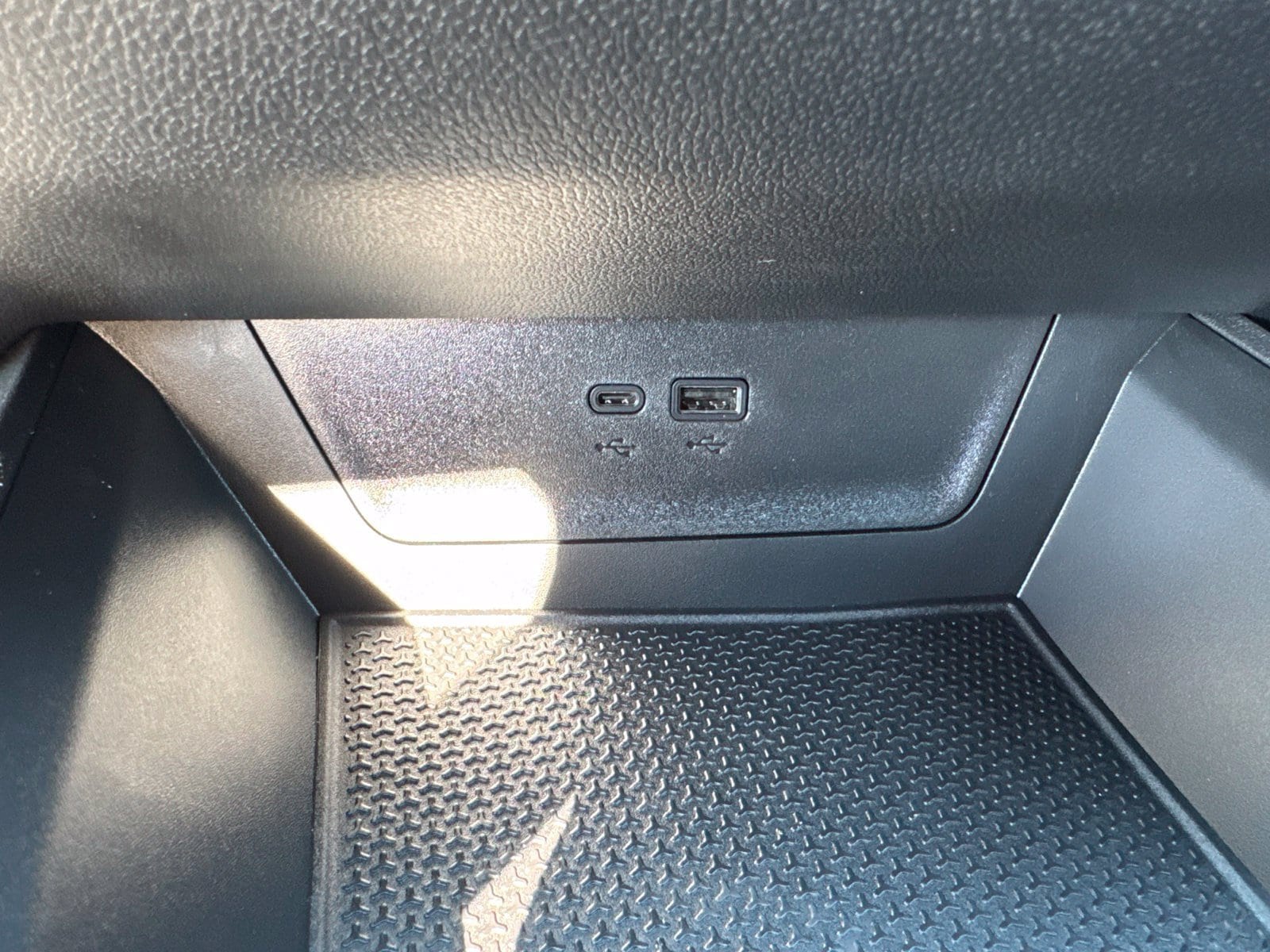 2027 Chevrolet Equinox LT - Photo 24