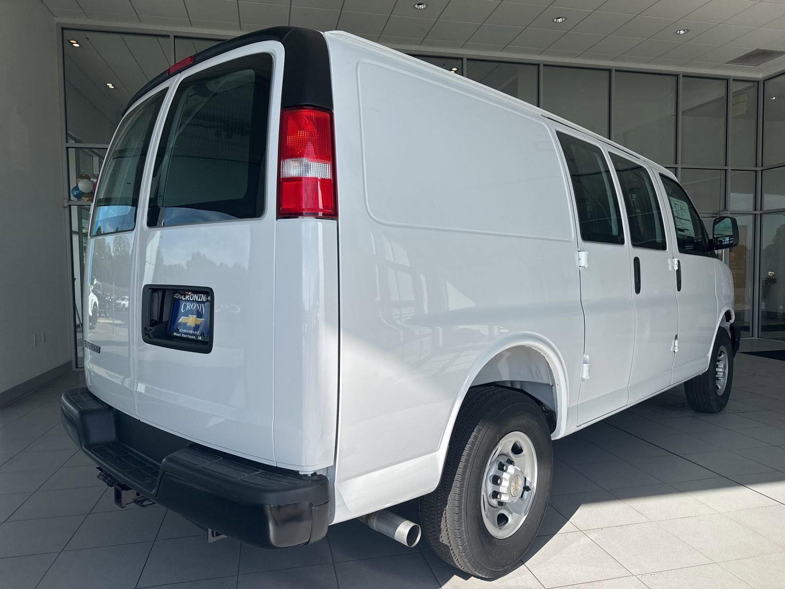 2025 Chevrolet Express Cargo 2500 Van photo 4
