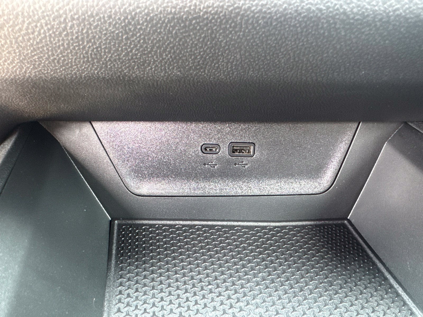 2027 Chevrolet Equinox LT - Photo 27