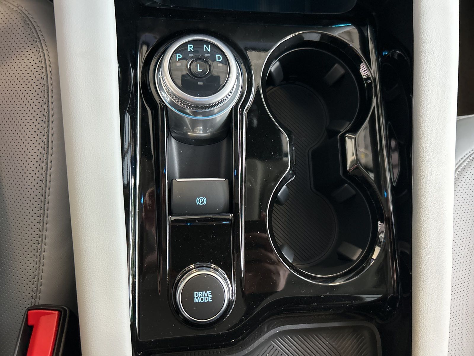 2026 Ford Explorer Platinum - Photo 28