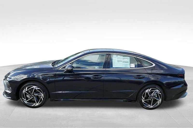 2024 Hyundai Sonata SEL photo 2