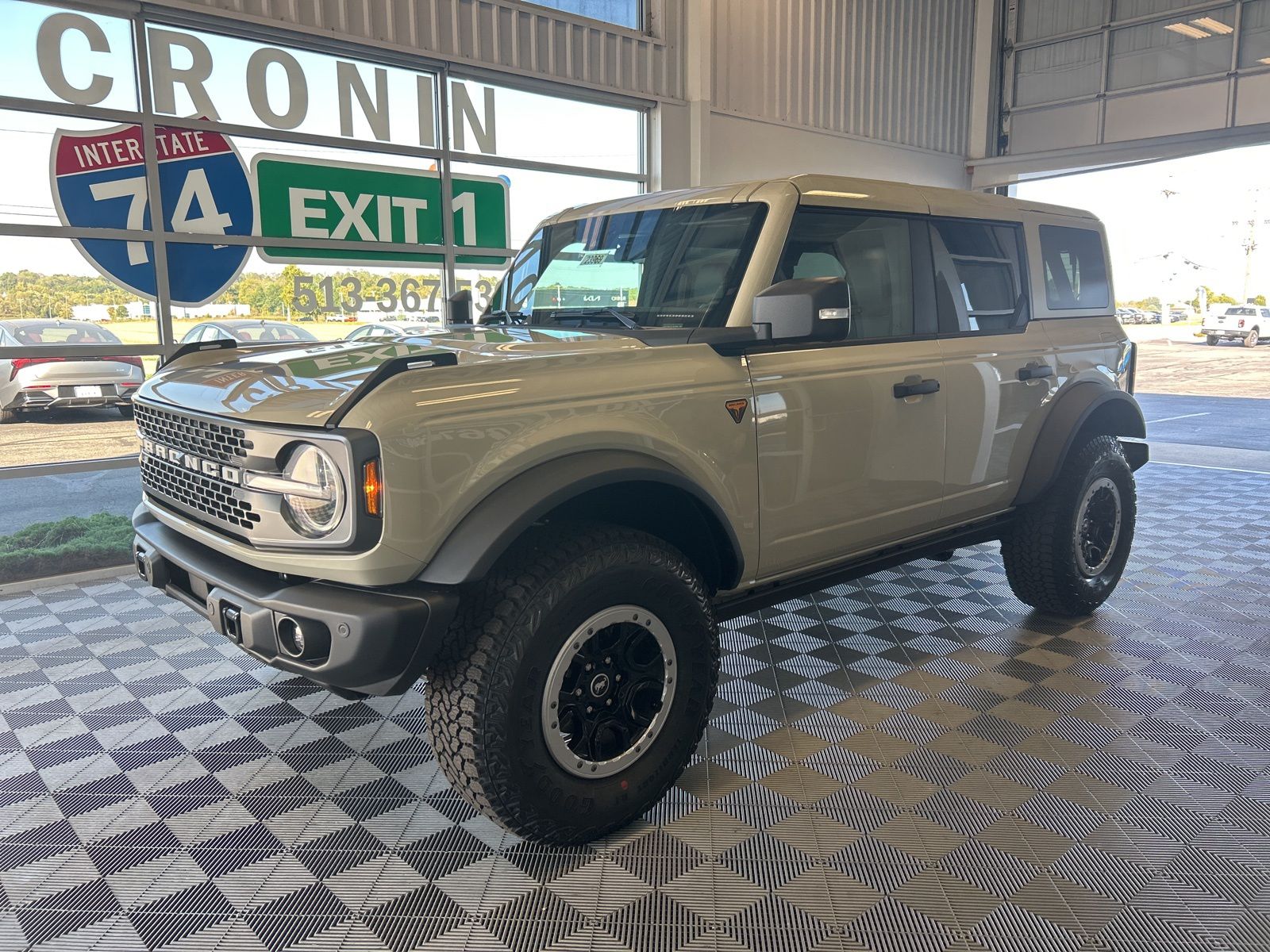 2025 Ford Bronco Badlands photo 2