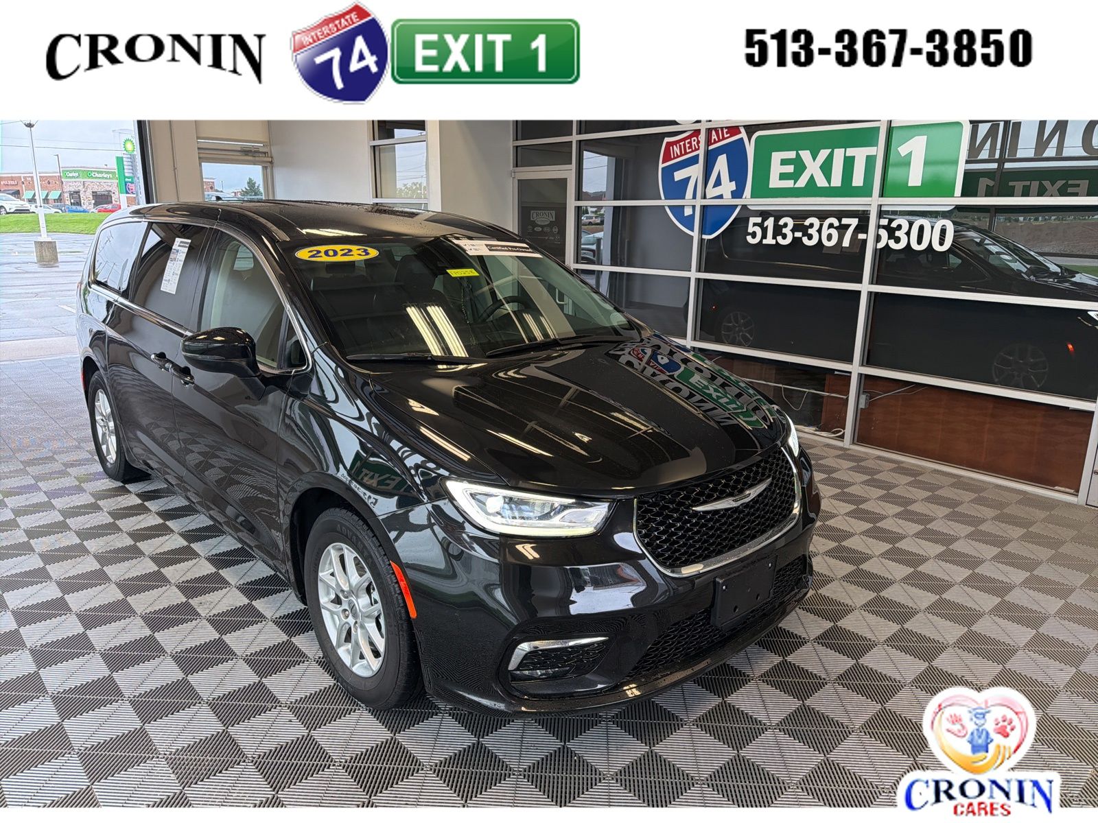 2023 Chrysler Pacifica Touring L's photo