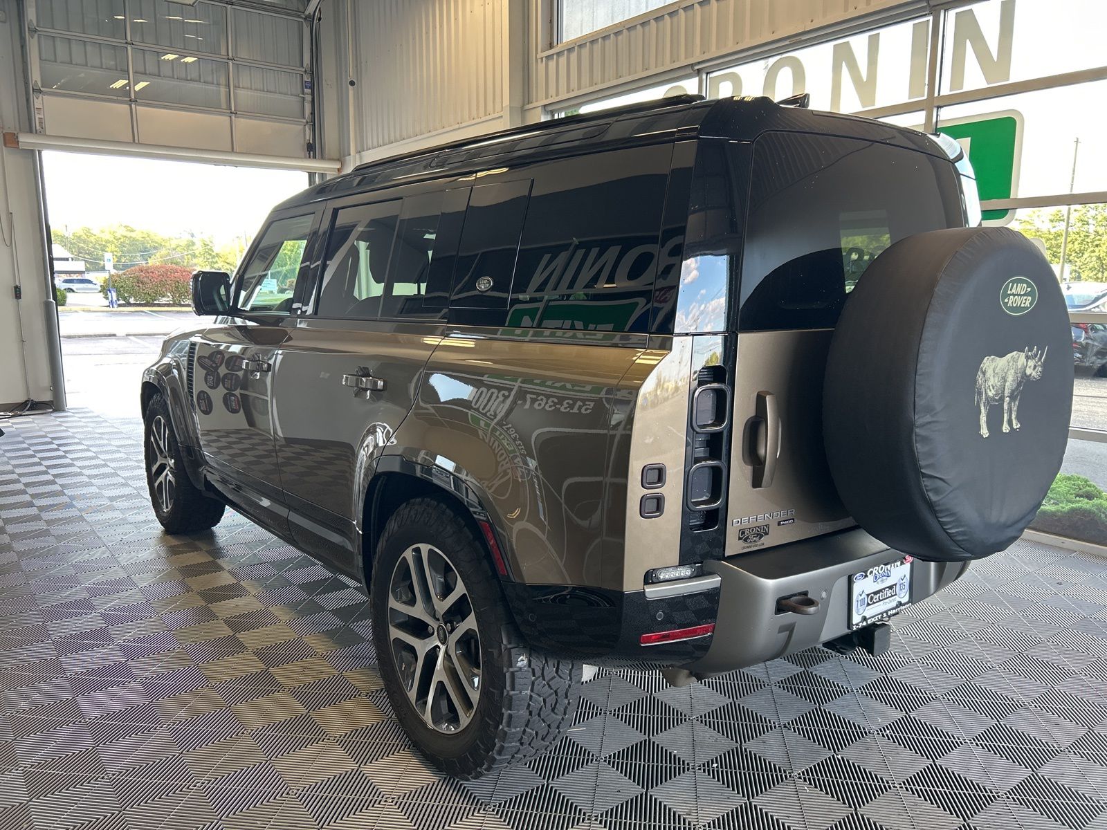 2022 Land Rover Defender 110 X-Dynamic SE photo 4