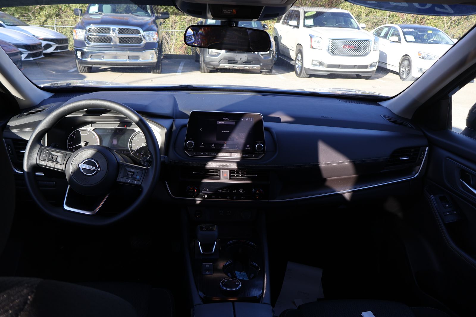 2024 Nissan Rogue SV photo 2