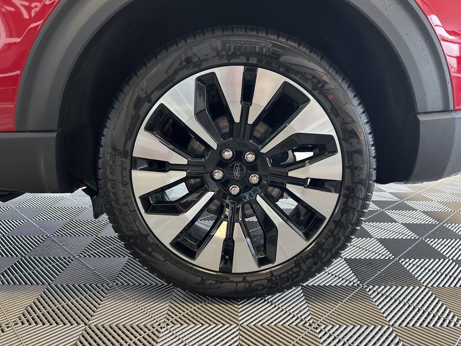 2026 Ford Explorer Platinum - Photo 9