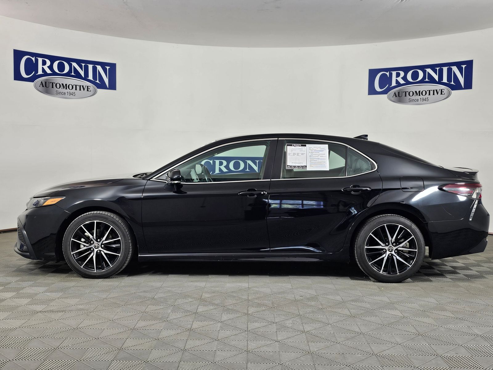 2023 Toyota Camry SE photo 2