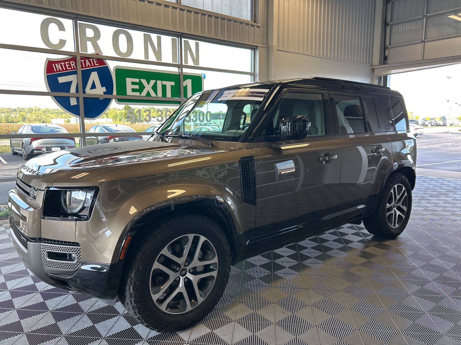 2022 Land Rover Defender 110 X-Dynamic SE photo 3