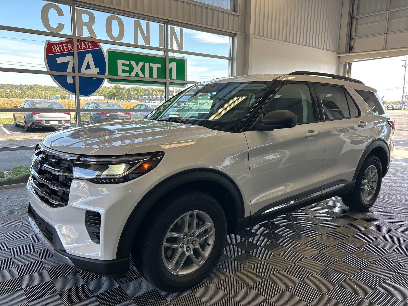 2025 Ford Explorer photo 2