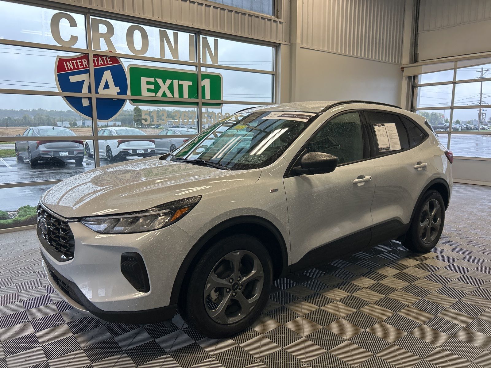 2025 Ford Escape ST-Line photo 2