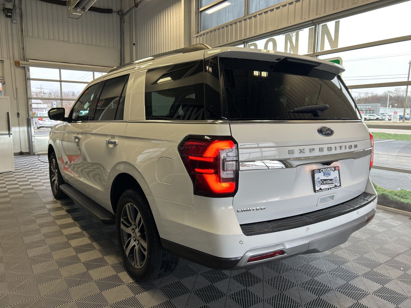 2024 Ford Expedition Limited photo 3