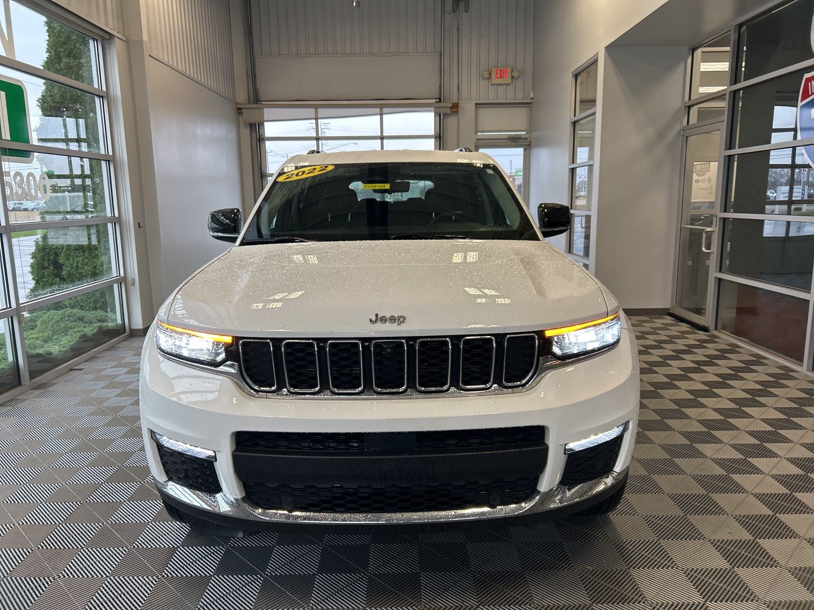 2022 Jeep Grand Cherokee Limited photo 2