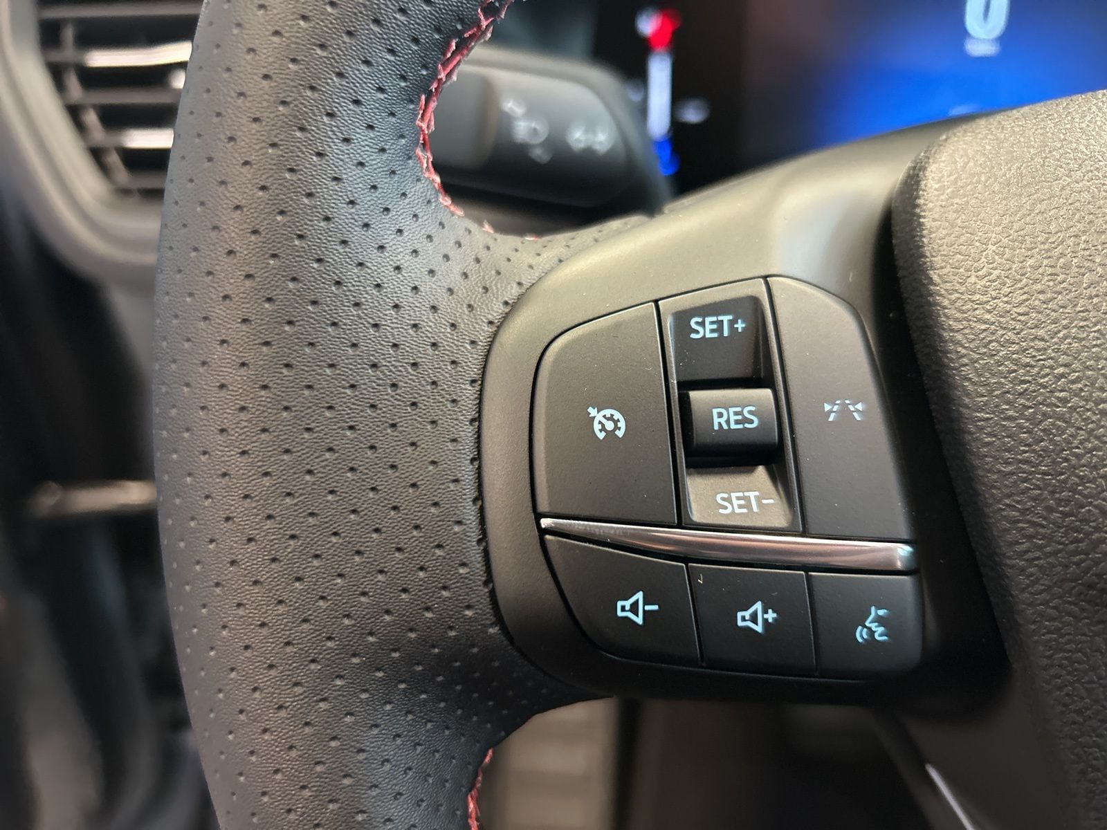 2026 Ford Escape ST-Line - Photo 18