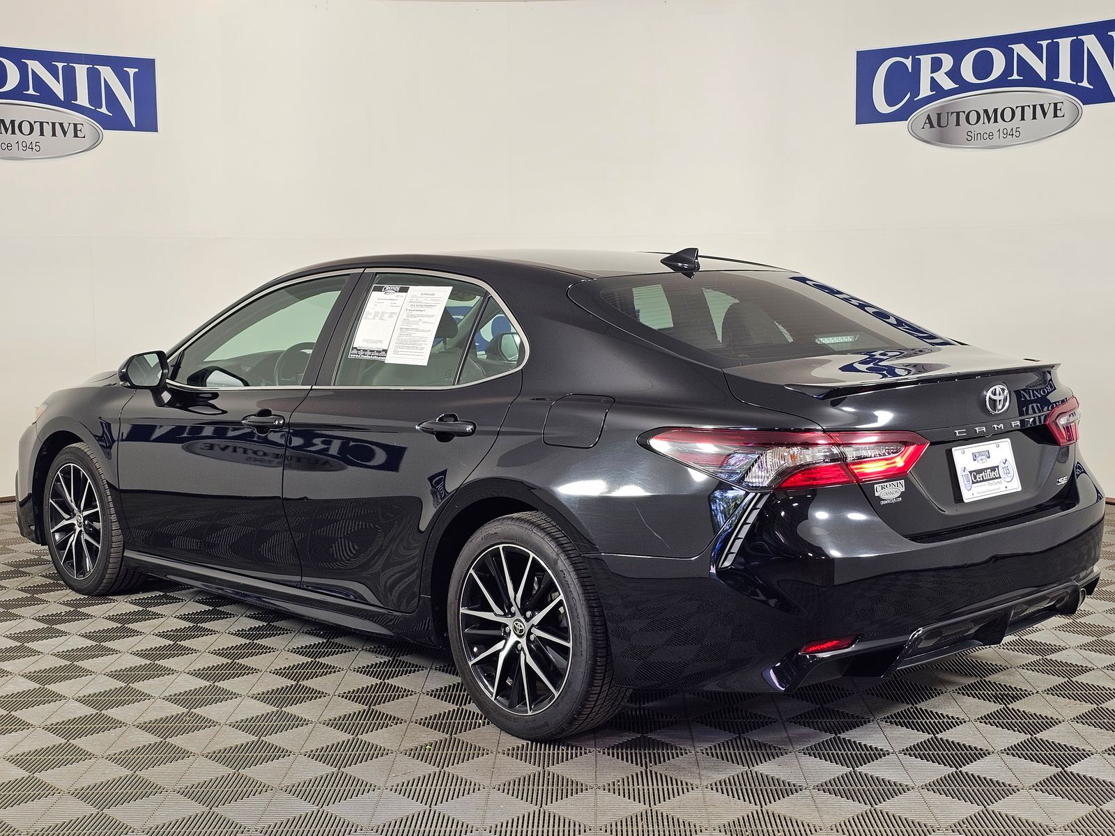 2023 Toyota Camry SE photo 3