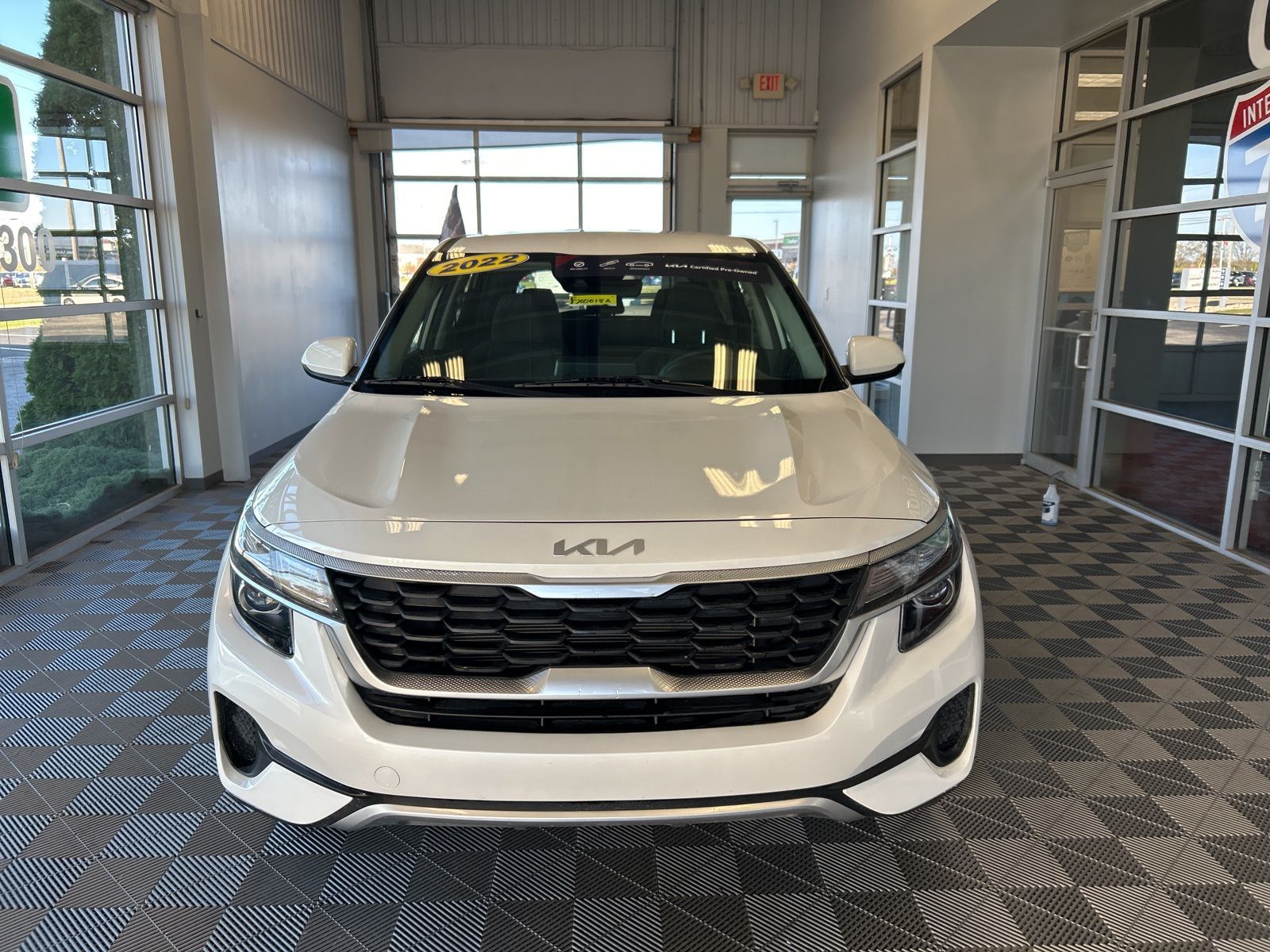 2022 Kia Seltos LX photo 2