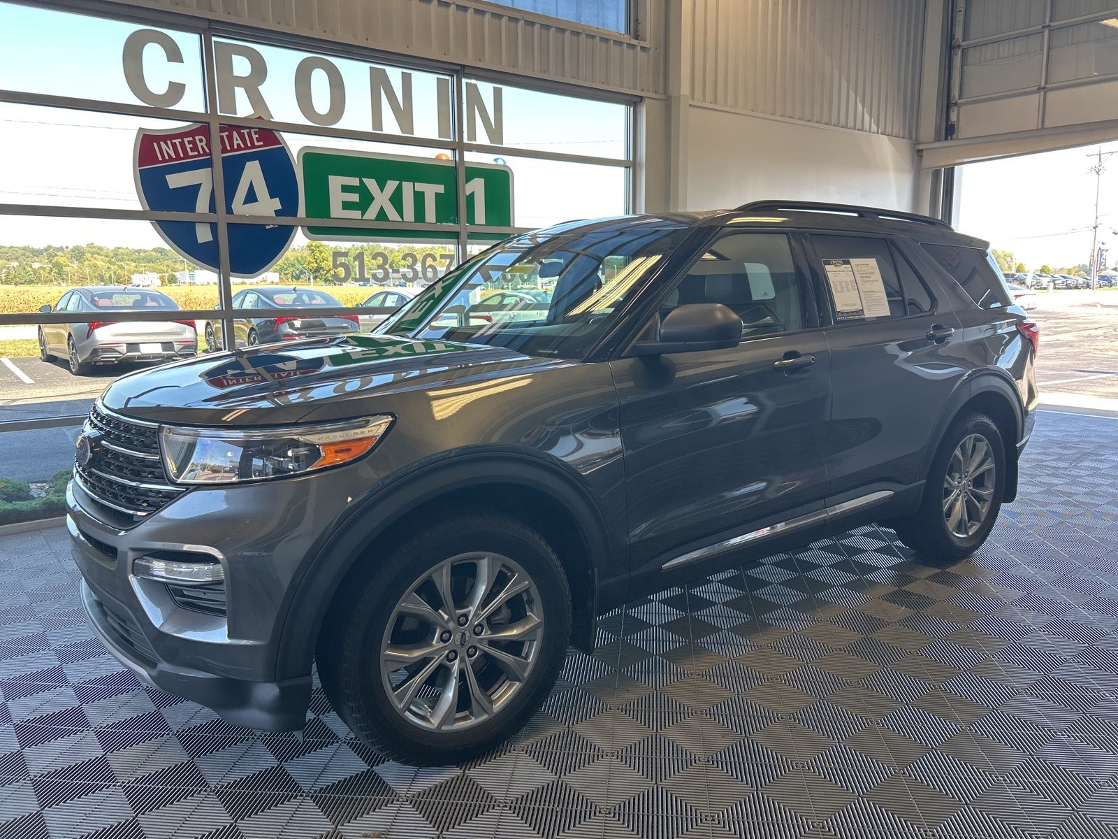 2020 Ford Explorer XLT photo 2