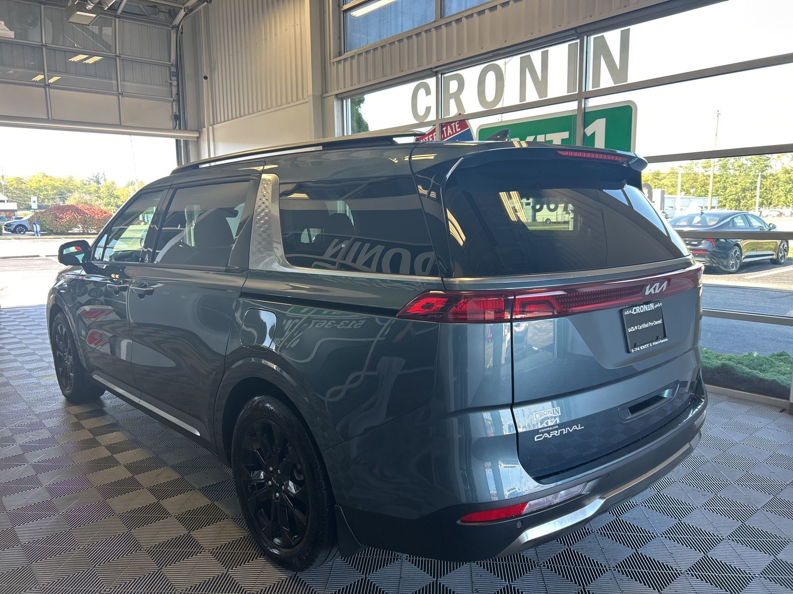 2024 Kia Carnival SX photo 4