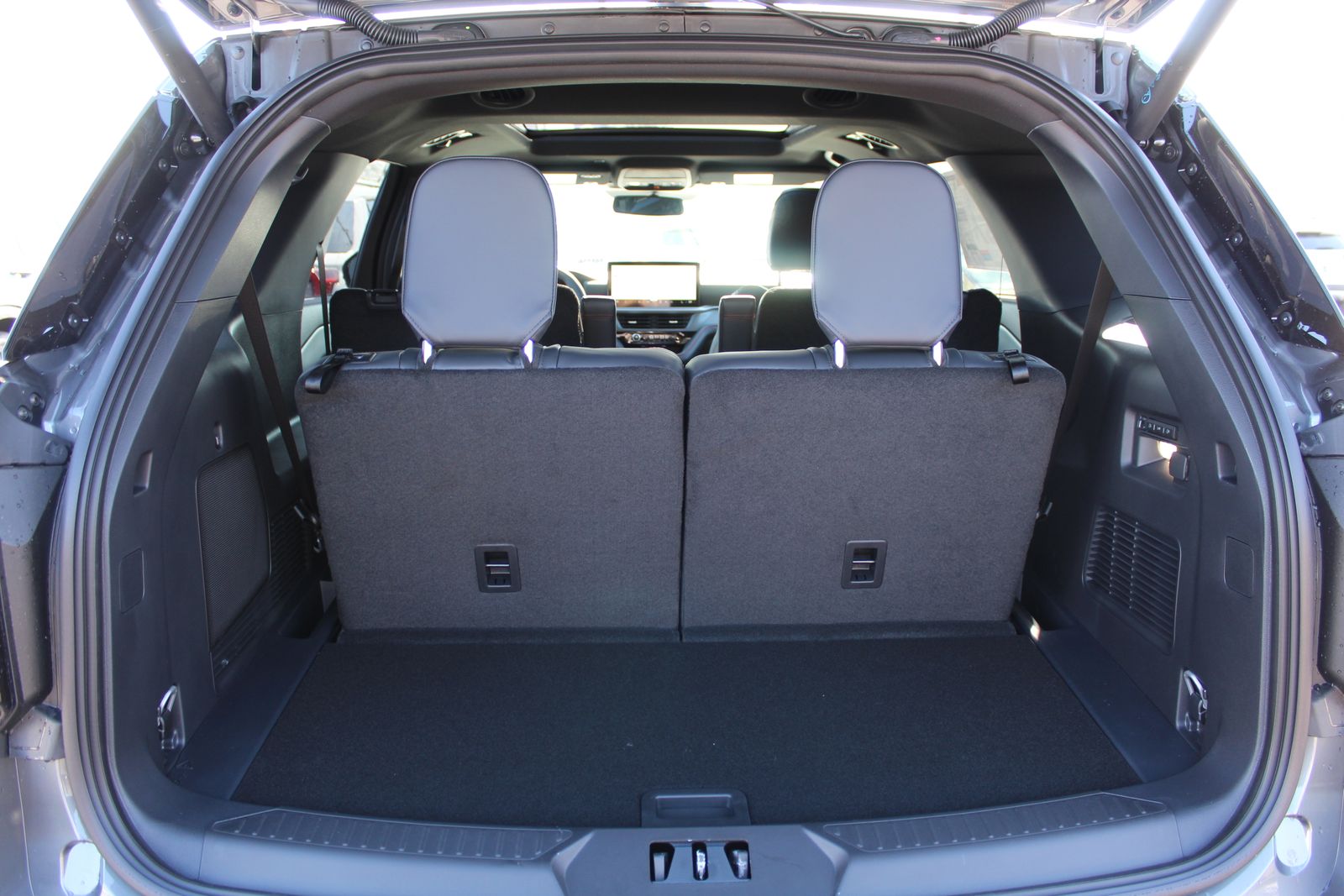 2026 Ford Explorer ST - Photo 24