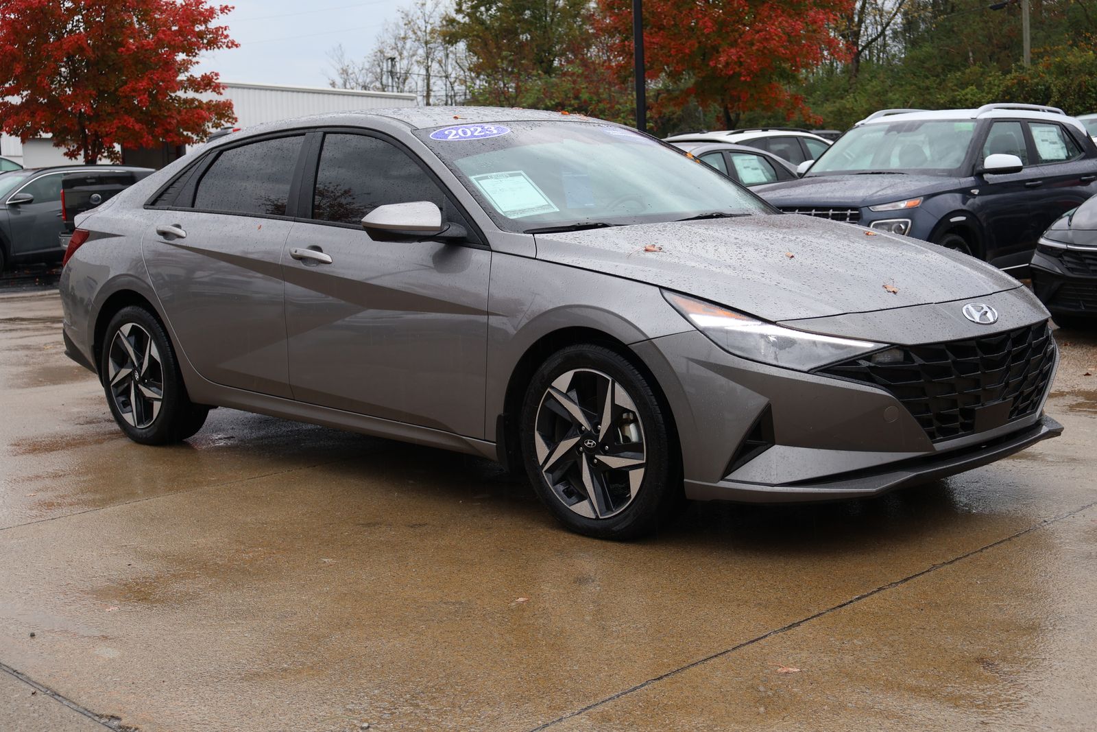 2023 Hyundai Elantra SEL photo 2