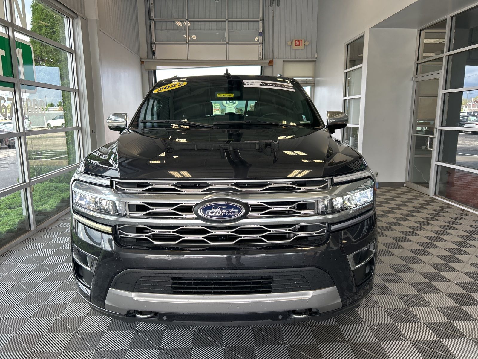 2022 Ford Expedition MAX Platinum photo 2