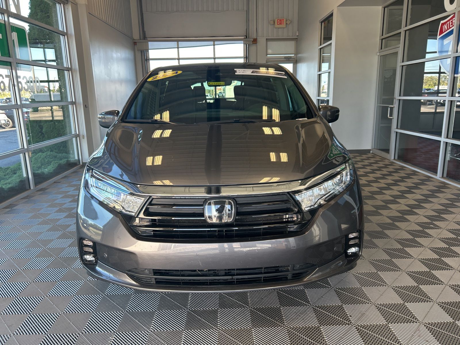 2024 Honda Odyssey Touring photo 2