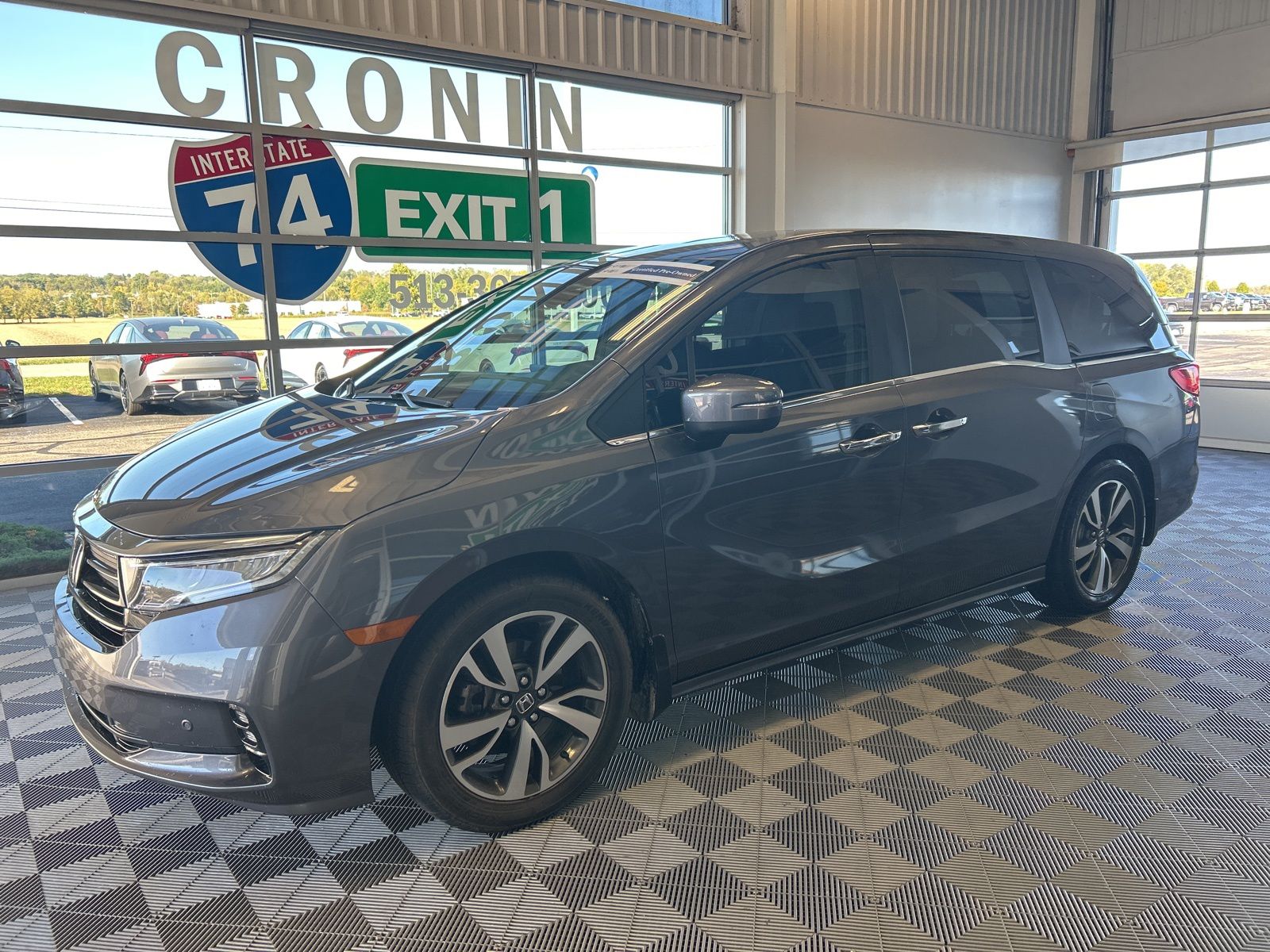 2024 Honda Odyssey Touring photo 3