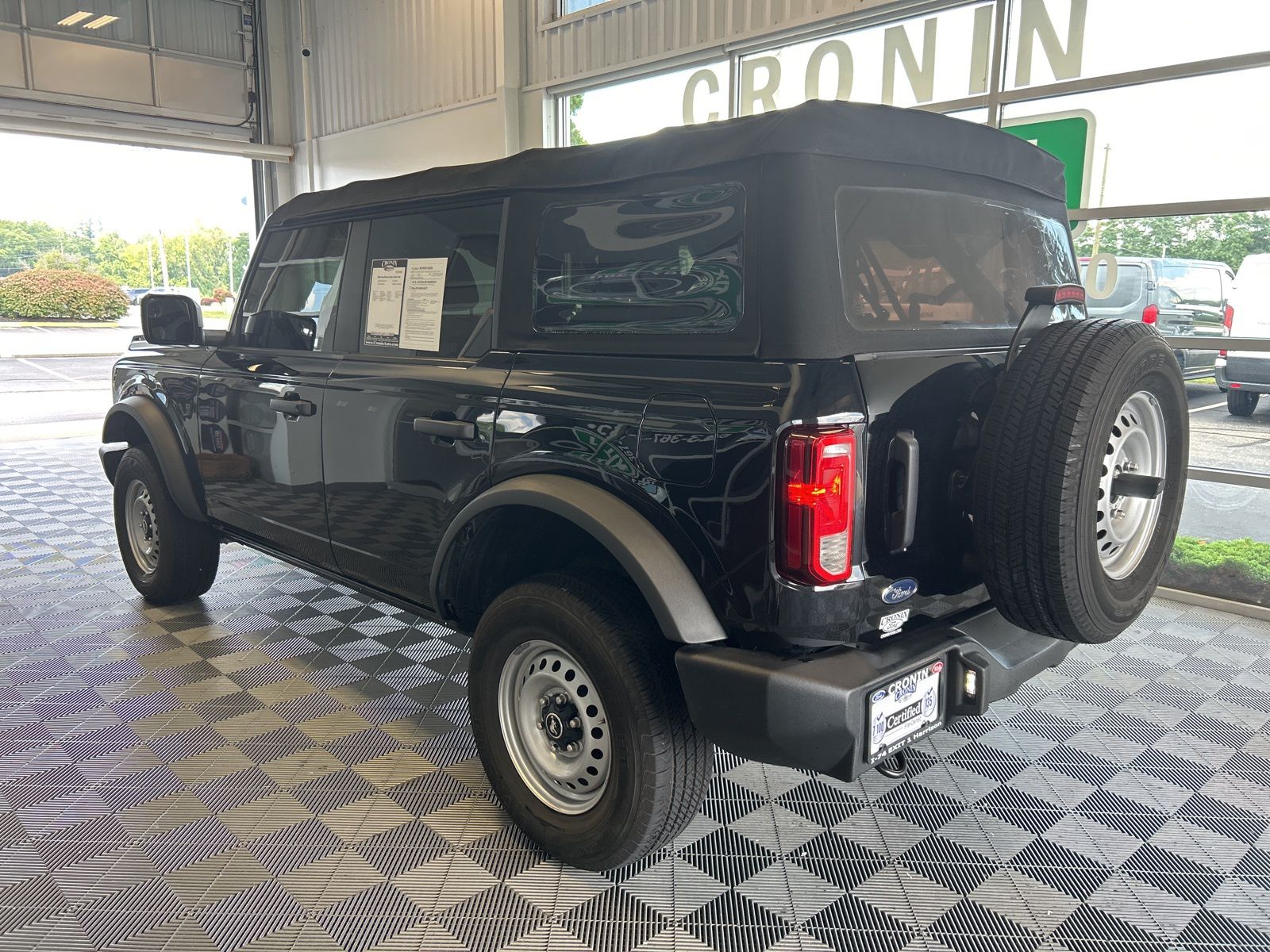 2022 Ford Bronco Base photo 2
