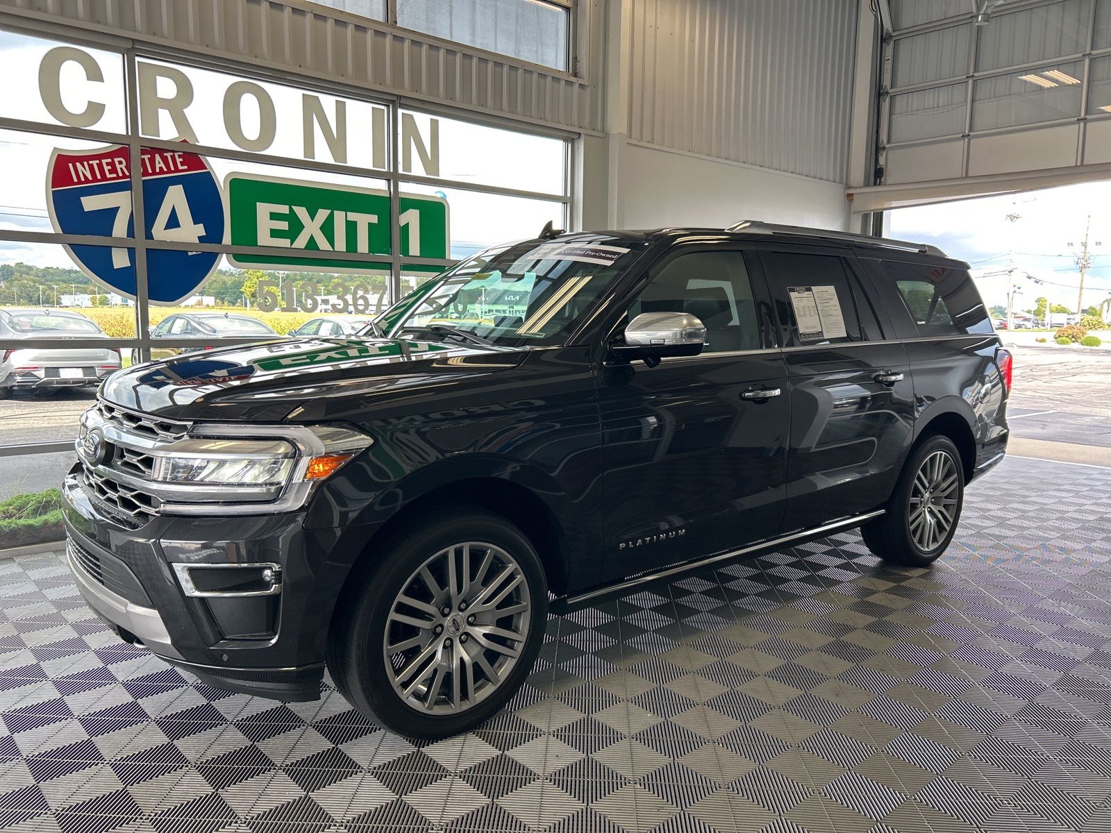 2022 Ford Expedition MAX Platinum photo 3