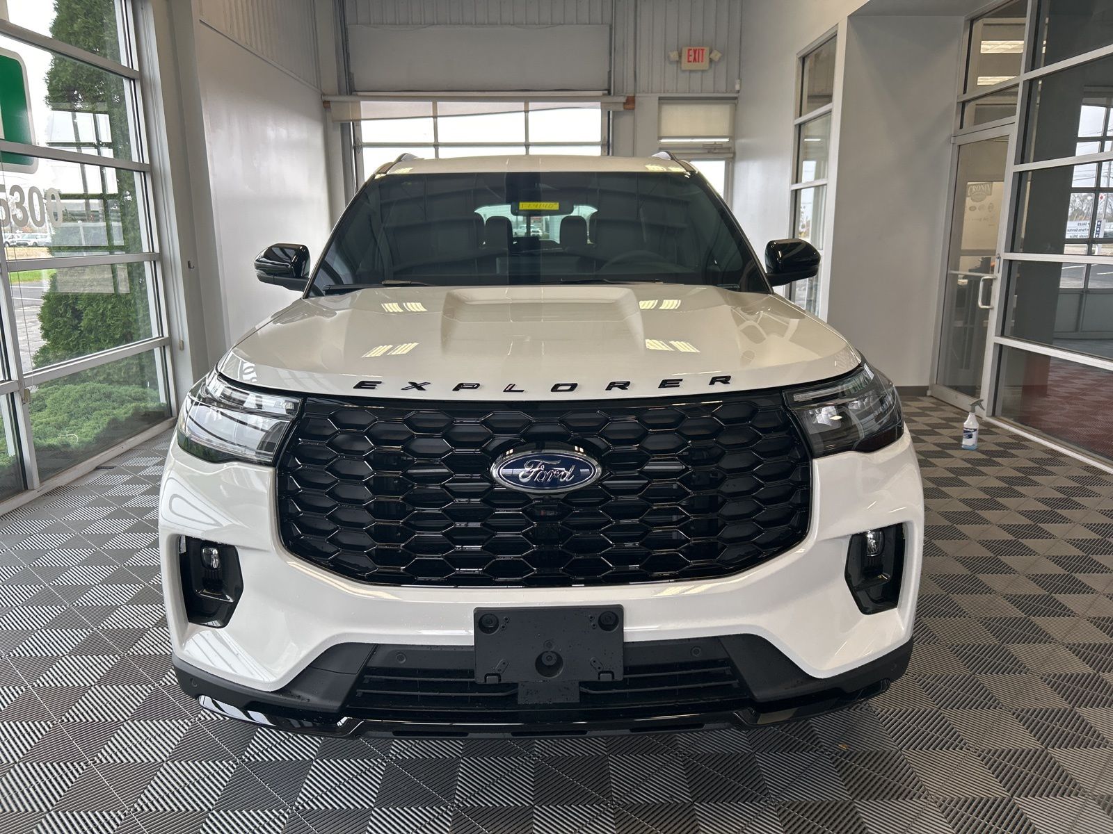 2026 Ford Explorer ST-Line photo 2