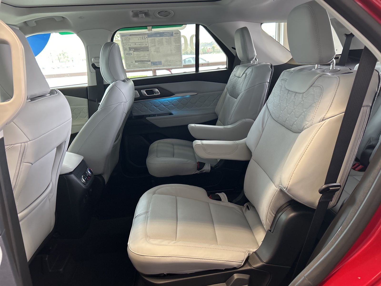 2026 Ford Explorer Platinum - Photo 16
