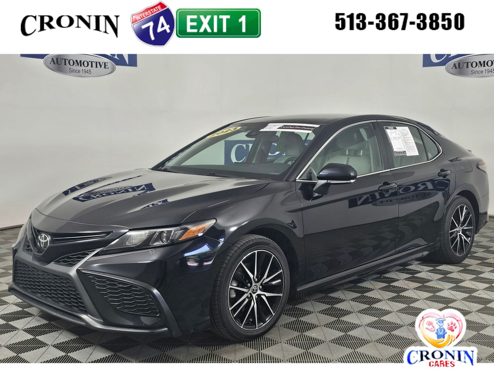 2023 Toyota Camry SE's photo