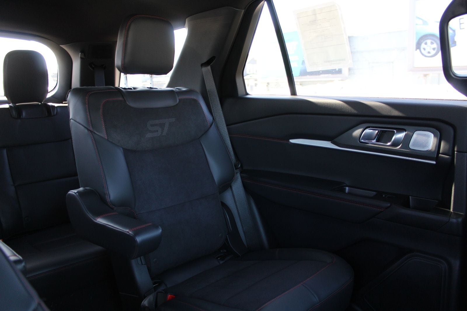 2026 Ford Explorer ST - Photo 14