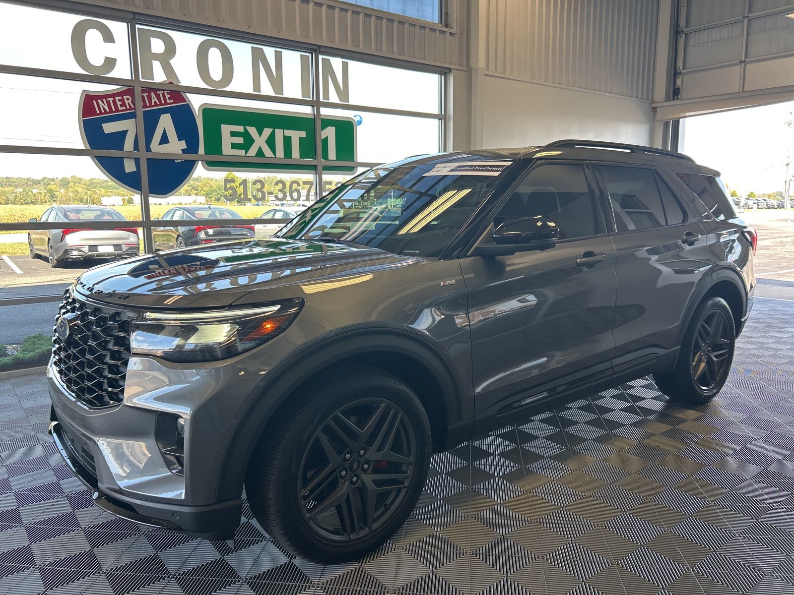 2025 Ford Explorer ST-Line photo 3