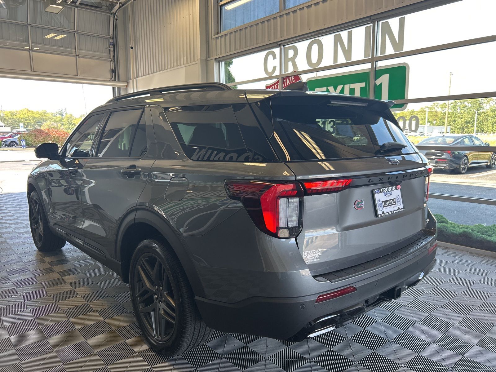 2025 Ford Explorer ST-Line photo 4