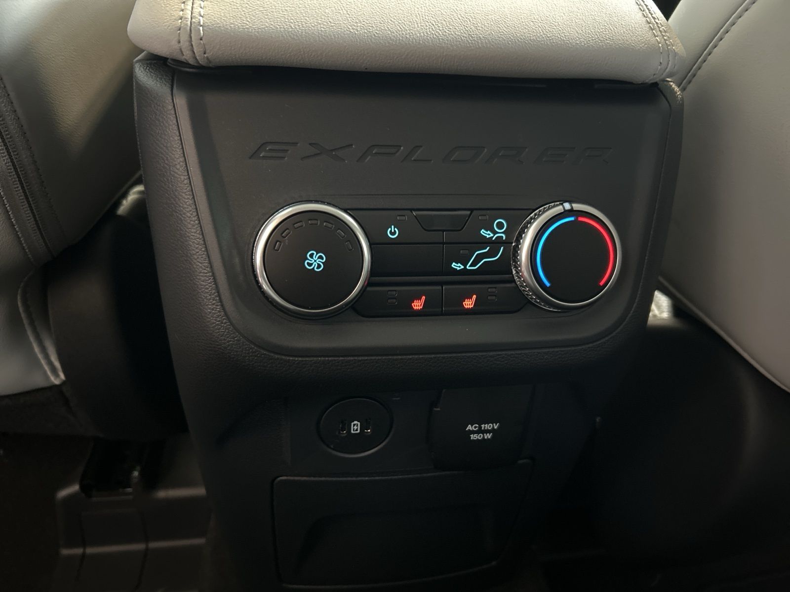 2026 Ford Explorer Platinum - Photo 17