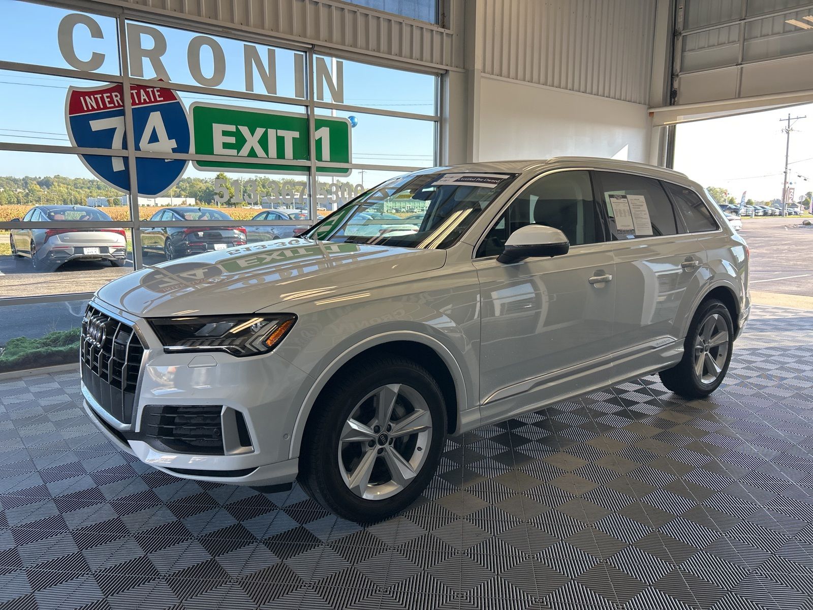 2024 Audi Q7 45 Premium Plus photo 3