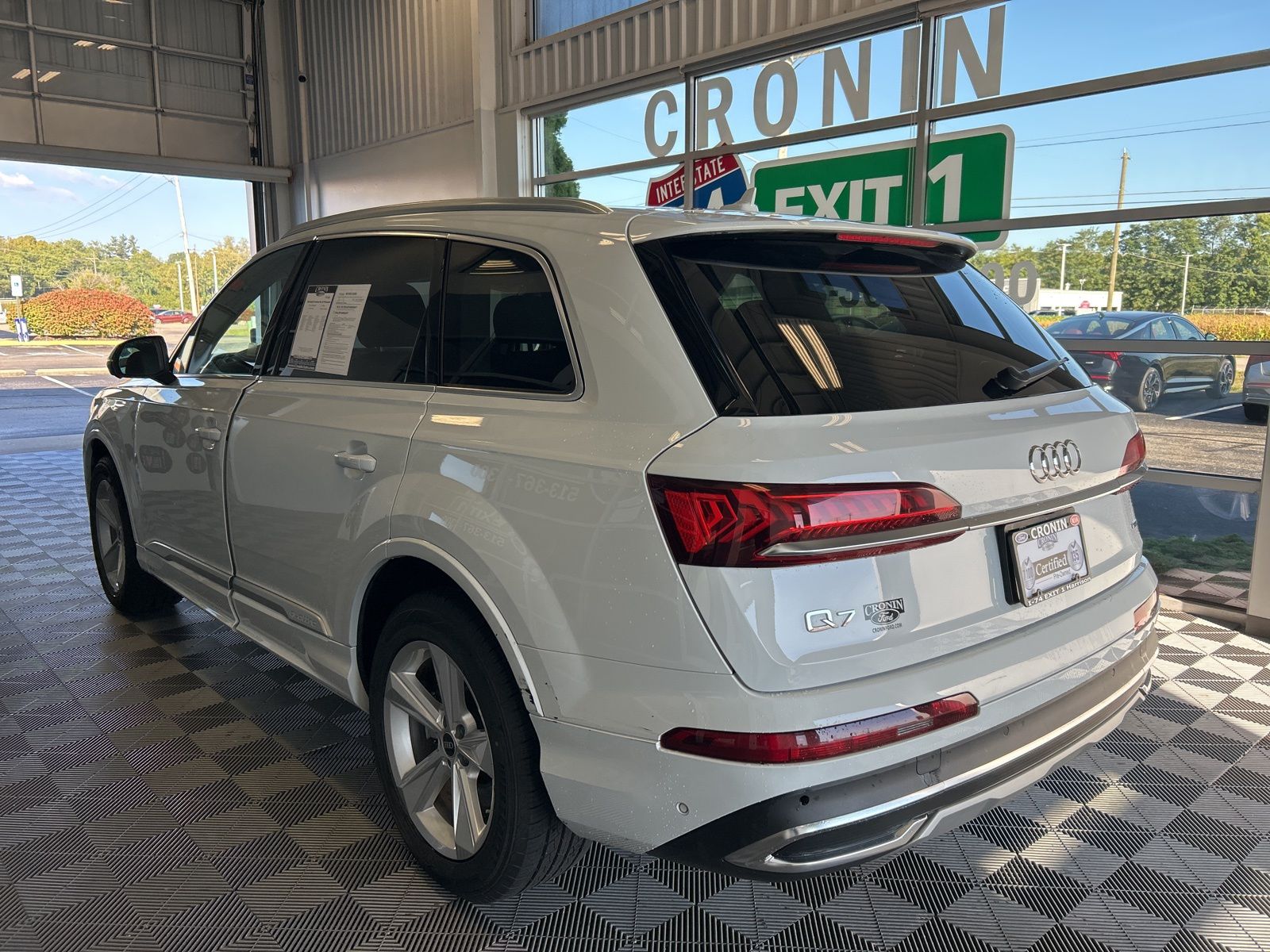 2024 Audi Q7 45 Premium Plus photo 4