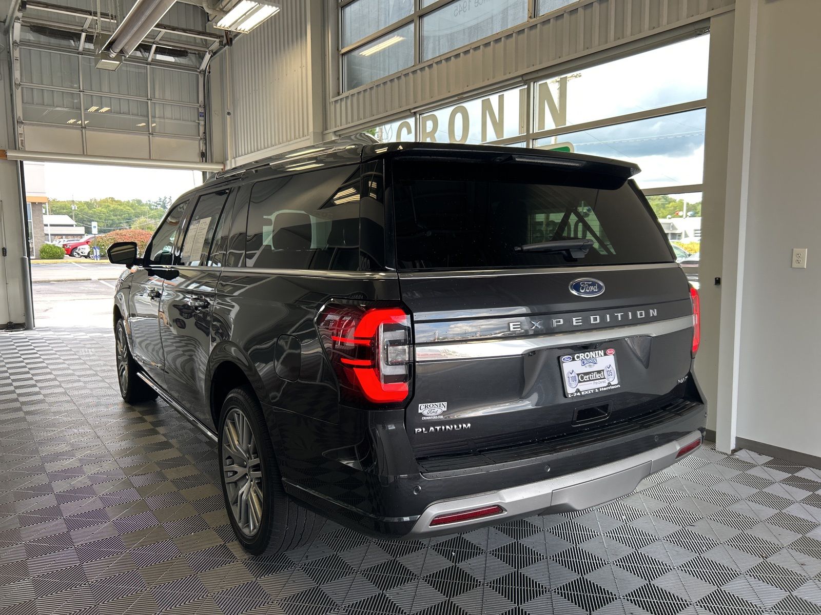 2022 Ford Expedition MAX Platinum photo 4