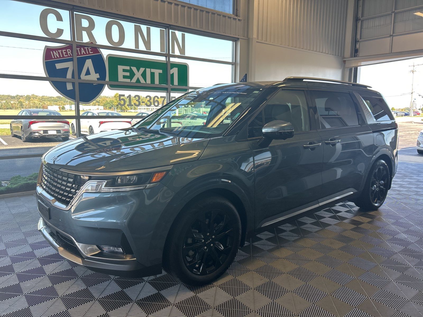 2024 Kia Carnival SX photo 3