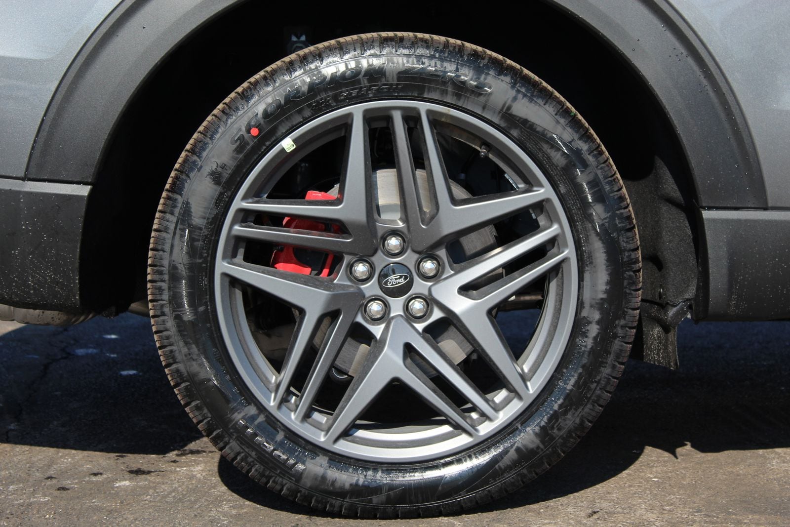 2026 Ford Explorer ST - Photo 29